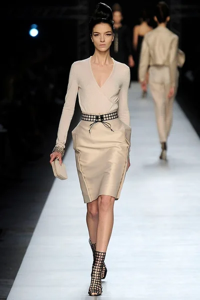 Look 13